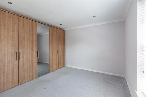 84 Penenden, New Ash Green, Longfield, DA3 8LS