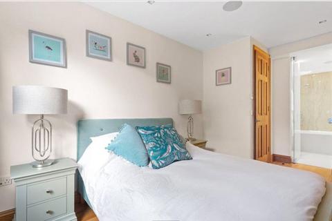 3 bedroom apartment to rent, Baker Street, London W1U