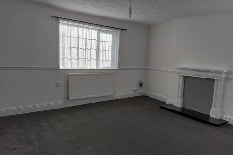 2 bedroom apartment to rent, High Street, Mablethorpe