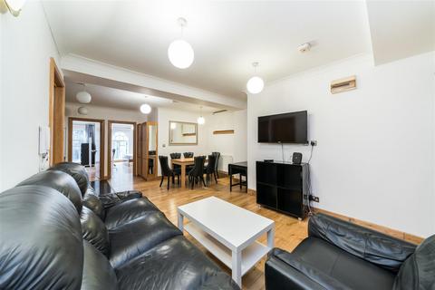 3 bedroom apartment to rent, Montagu Row, London W1U