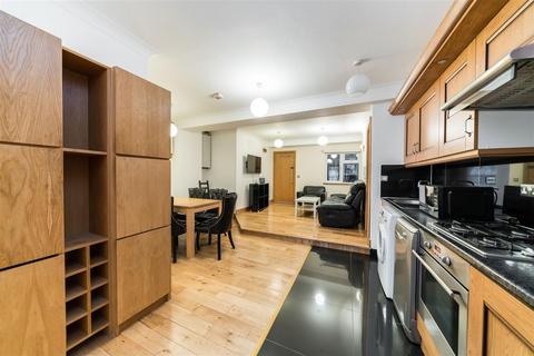 3 bedroom apartment to rent, Montagu Row, London W1U