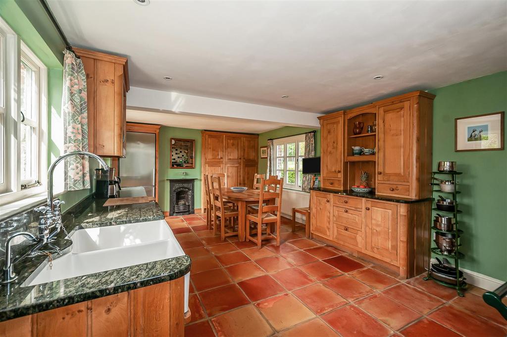 Kitchen/ dining room