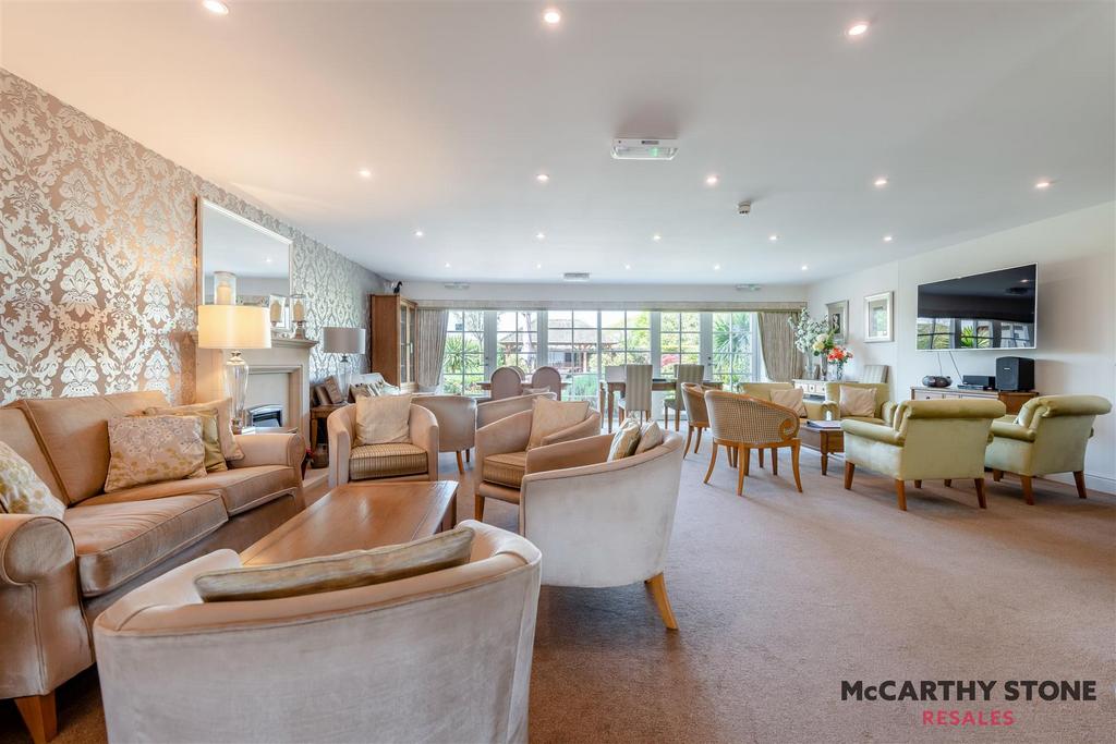 8596856-interior17.JPG