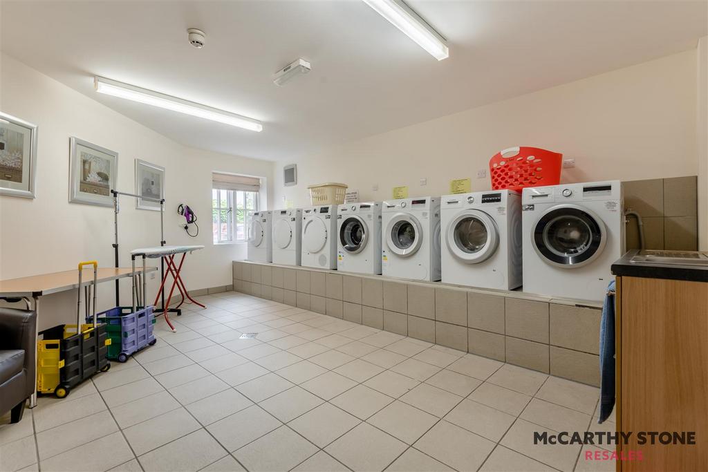 8596856-interior20.JPG