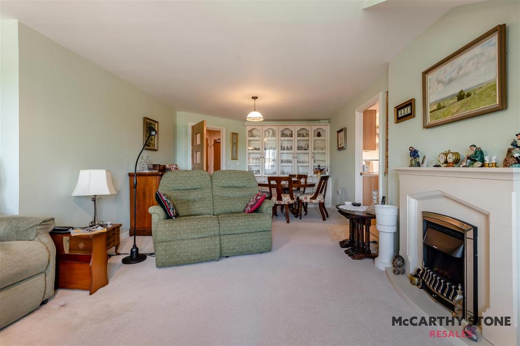 8596856-interior11.JPG