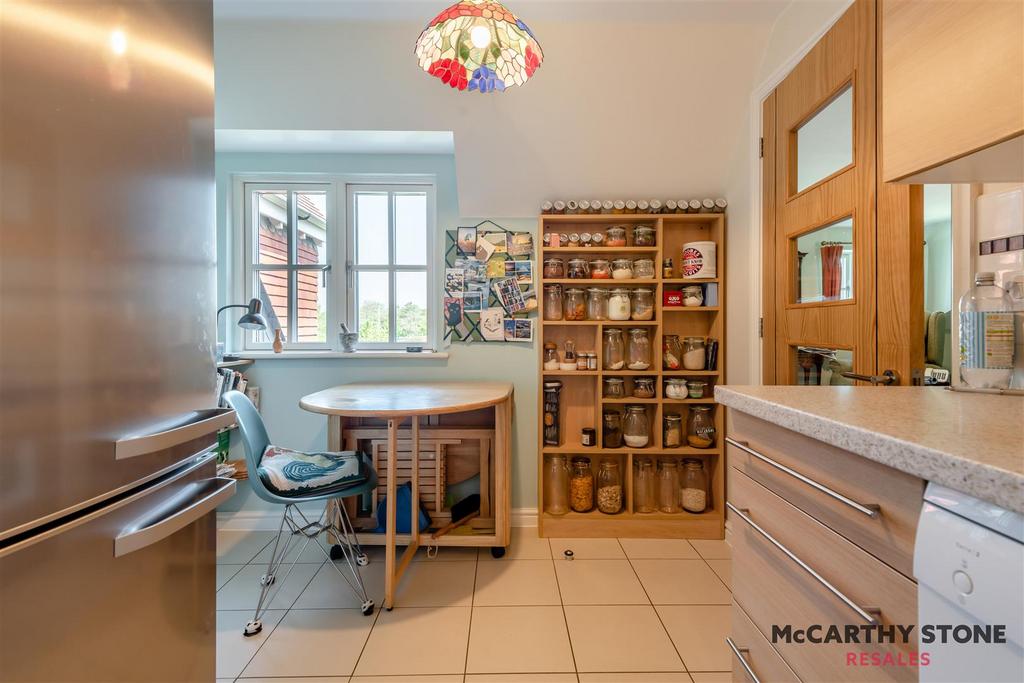 8596856-interior15.JPG