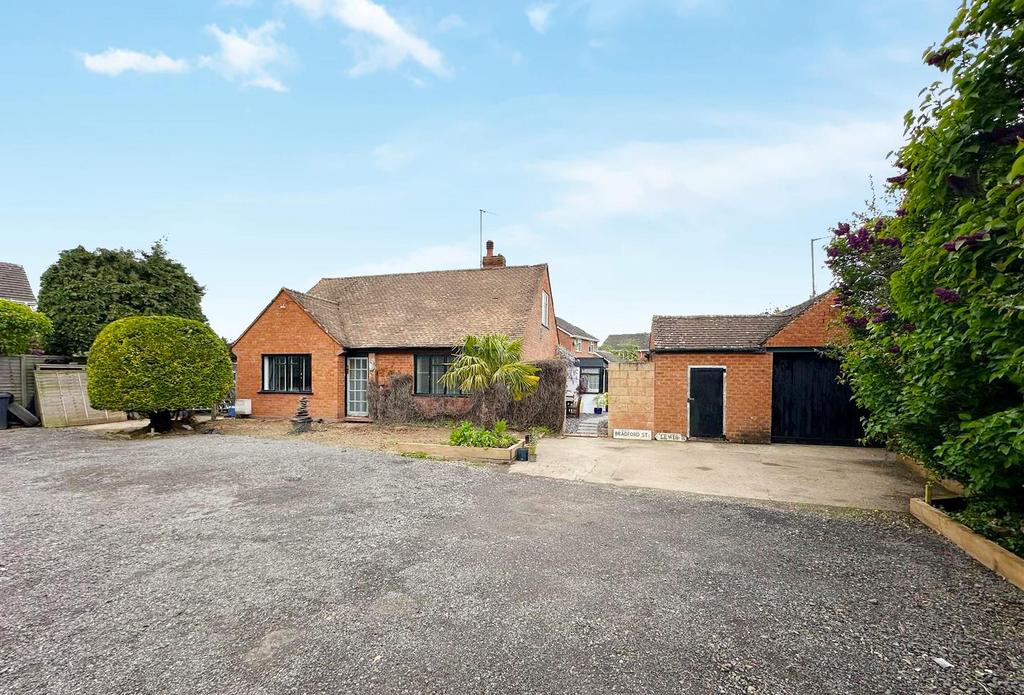 The Bank, BidfordOnAvon, Alcester 3 bed bungalow for sale £450,000