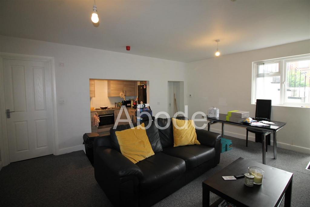 Leeds - 3 bedroom flat to rent