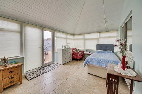2 bedroom detached bungalow for sale, Ardleigh Avenue, Southport PR8