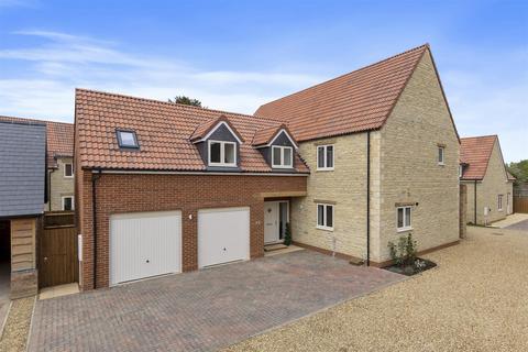 5 bedroom detached house for sale, Chancery Mews, Thrapston NN14