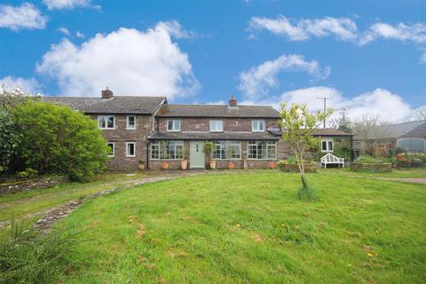 5 bedroom farm house for sale, Walterstone - Rural Location & Paddock