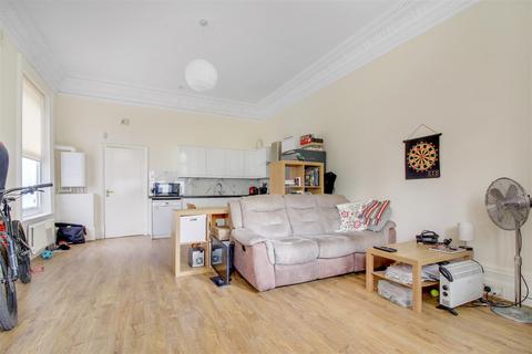 1 bedroom apartment for sale, Lyndhurst Gardens, Hampstead, NW3