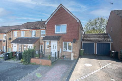 3 bedroom end of terrace house for sale - Butterfields, Wellingborough