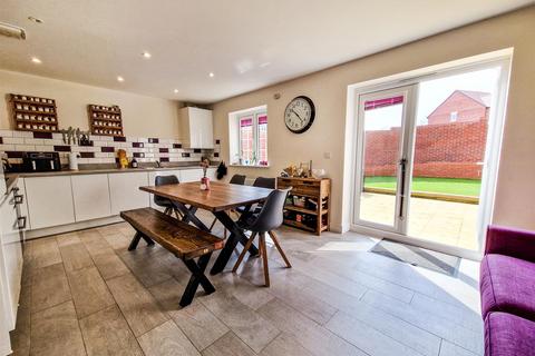 7 Teal Walk, Biddenham, Bedford, MK40 4UD