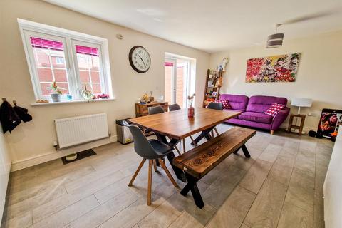 7 Teal Walk, Biddenham, Bedford, MK40 4UD