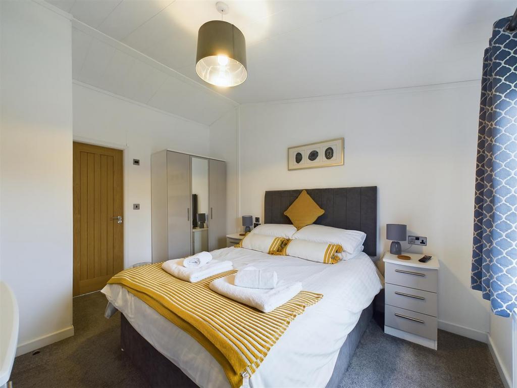 Bedroom: