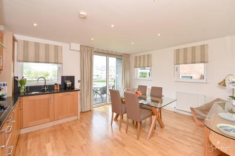 4 bedroom end of terrace house for sale, Cormorant Grove, Newport