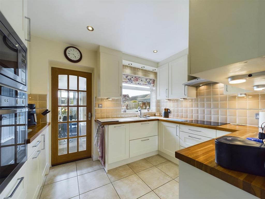 Kitchen: