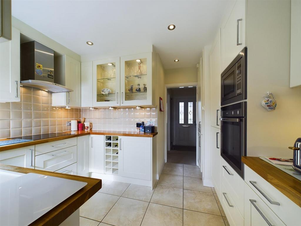Kitchen: