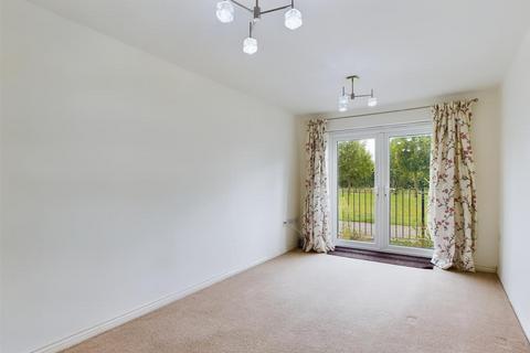 2 bedroom apartment to rent, Hobart Close, Chelmsford