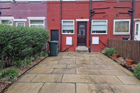 3 bedroom property to rent, White Abbey Road, Bradford