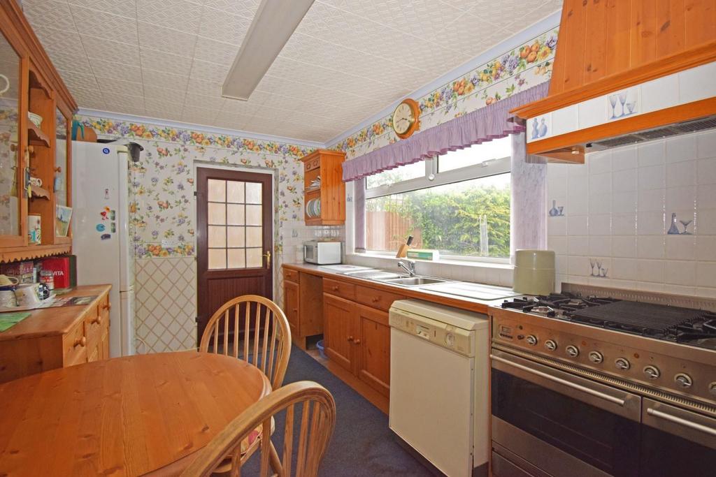 70 Throckmorton Road, kitchen a.jpg