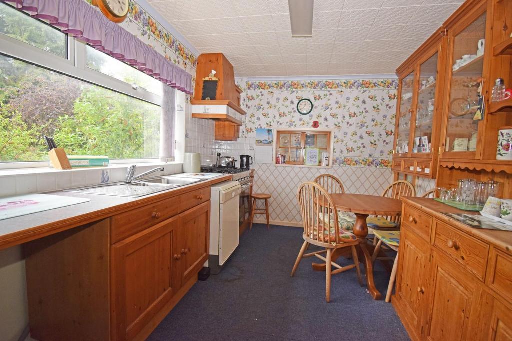 70 Throckmorton Road, kitchen b.jpg