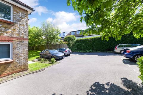 19 Farriers Road, Epsom, KT17 1LP