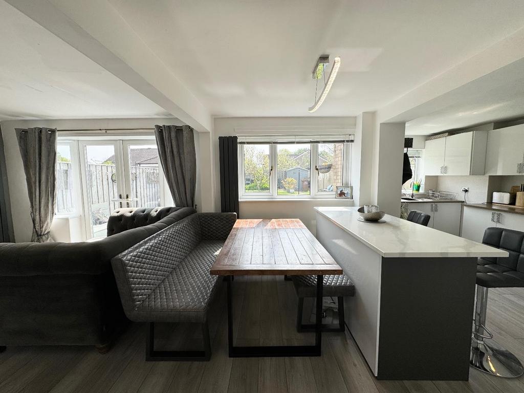 Open plan kitchen/diner