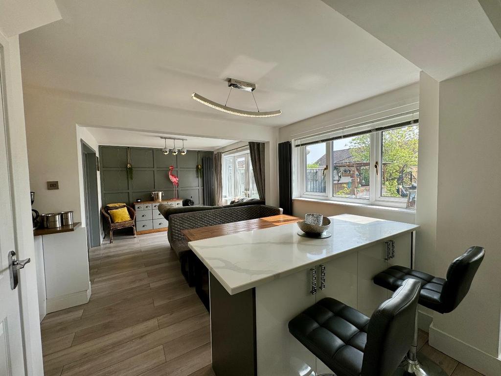 Open plan kitchen/diner