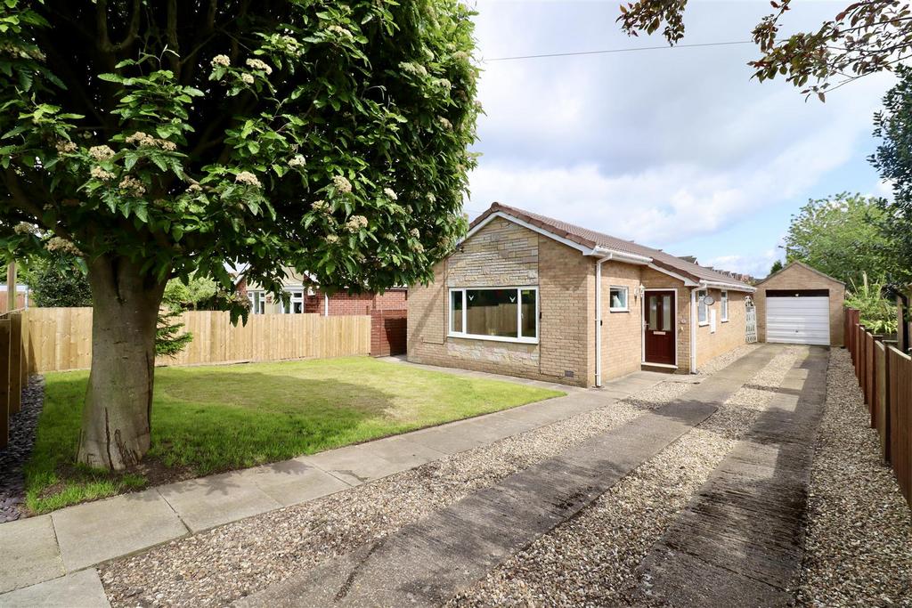 Sands Lane, HolmeOnSpaldingMoor, York 3 bed detached bungalow for