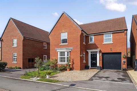 4 bedroom detached house for sale, Slopers Lea, Devizes