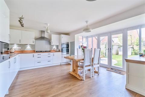 4 bedroom detached house for sale, Slopers Lea, Devizes