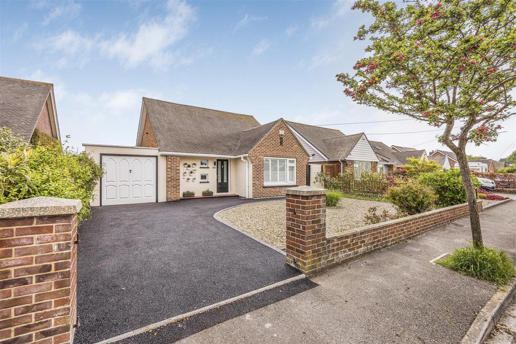 Verwood Crescent, Hengistbury Head... 3 bed detached bungalow for sale