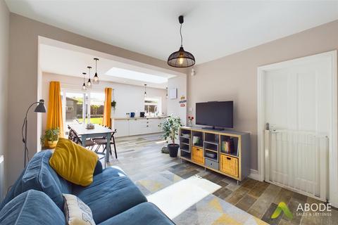 9 Heathfield Road, Uttoxeter, ST14 7JN