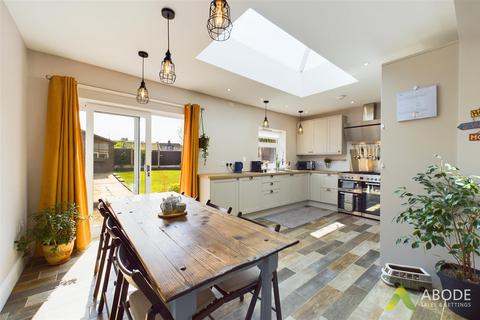 9 Heathfield Road, Uttoxeter, ST14 7JN