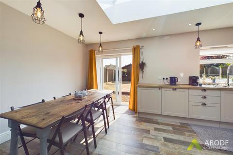 9 Heathfield Road, Uttoxeter, ST14 7JN