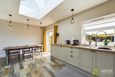 9 Heathfield Road, Uttoxeter, ST14 7JN