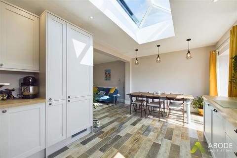 9 Heathfield Road, Uttoxeter, ST14 7JN