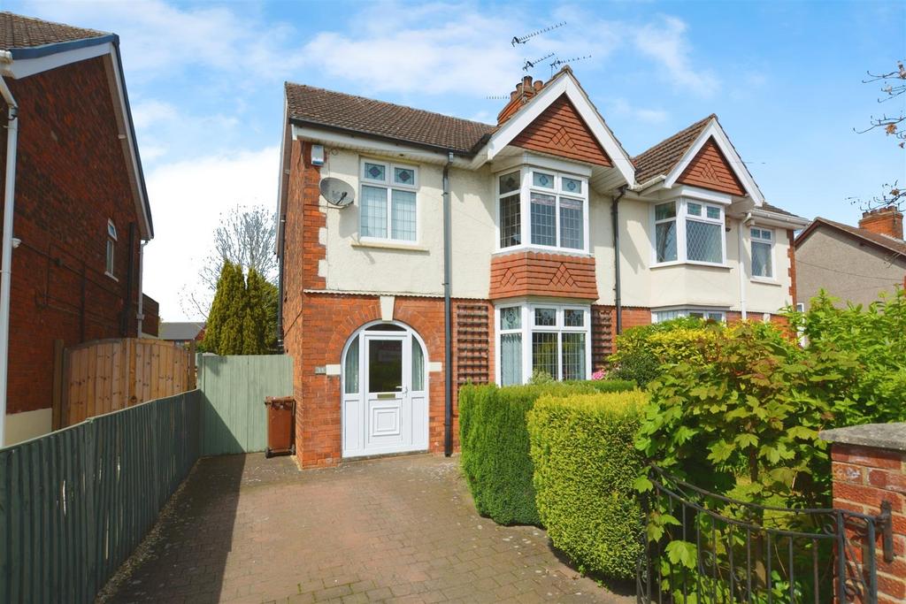 West Common Lane, Scunthorpe 3 bed semidetached house for sale £162,000