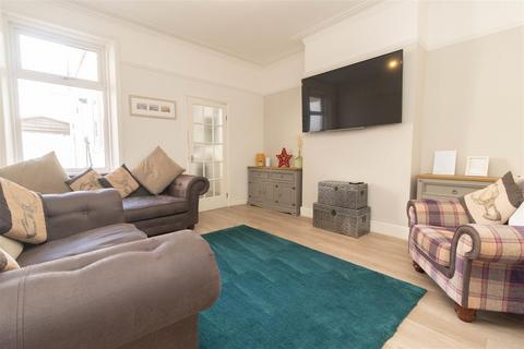 2 bedroom ground floor flat for sale, Queen Alexandra Road, North Shields