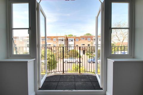 2 bedroom flat for sale, Wallace Avenue, Worthing