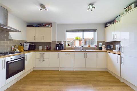 30 Grebe Close, Abbeydale, Gloucester, GL4 4XL