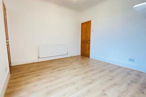 3 bedroom terraced house to rent, Rose Street, Rochester