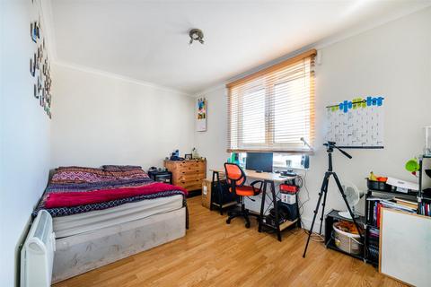 3 bedroom flat to rent, Fulham Road, Fulham