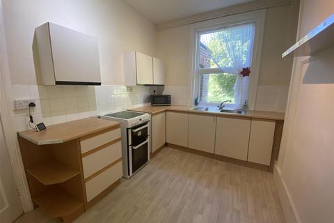 4 bedroom flat to rent, Lower Park Road, Hastings