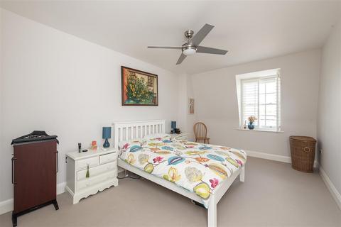 3 bedroom flat for sale, Arden Grove, Harpenden