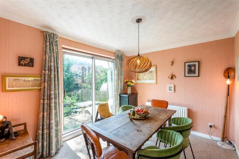 4 Cornmill Close, Calver, Hope Valley, S32 3XZ