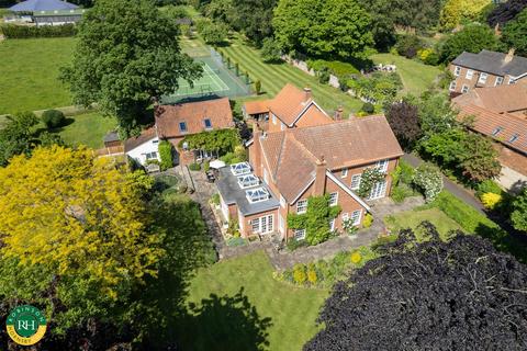 5 bedroom detached house for sale, 2 Mire Lane, Sutton, Retford