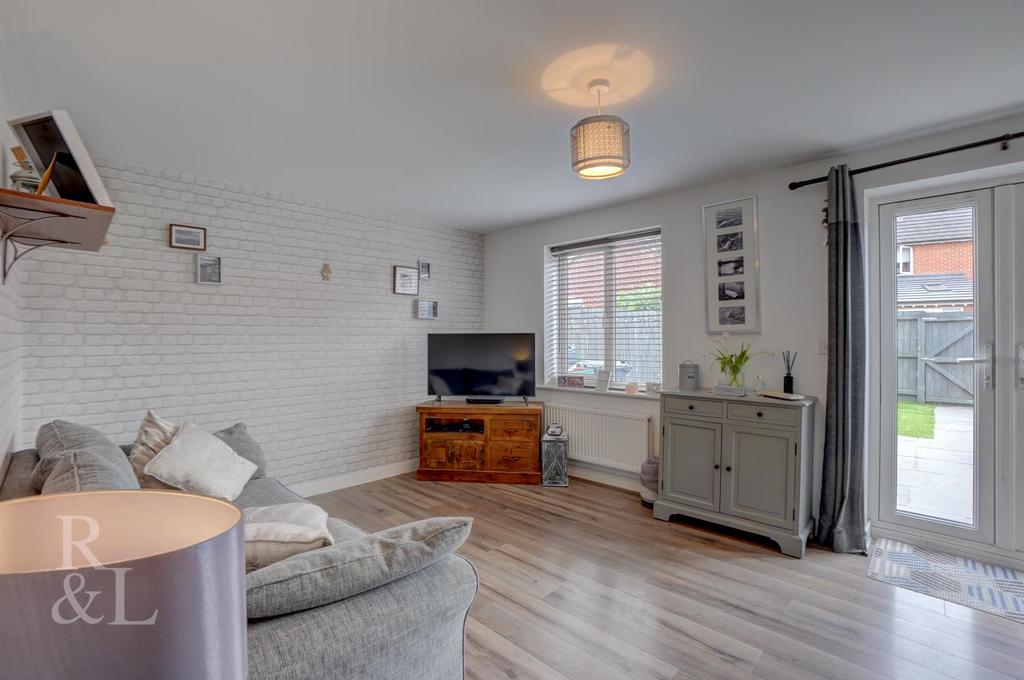 Usbourne Way (12).jpg